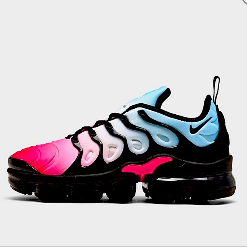 WOMEN'S NIKE AIR VAPORMAX PLUS RUNNING SHOES